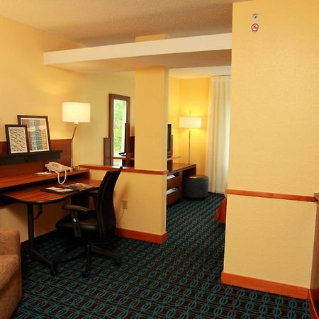 Fairfield Inn & Suites Траверс-Сити Экстерьер фото