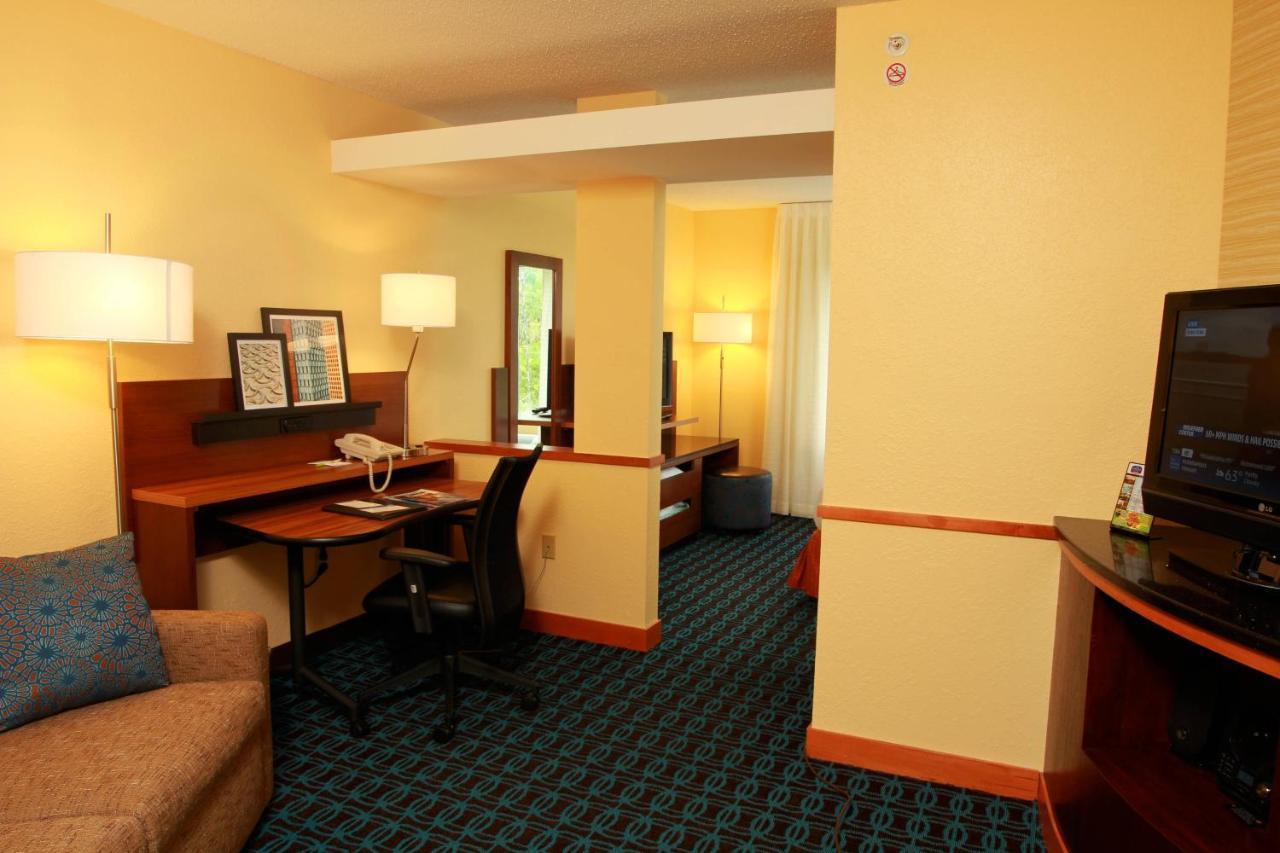 Fairfield Inn & Suites Траверс-Сити Экстерьер фото