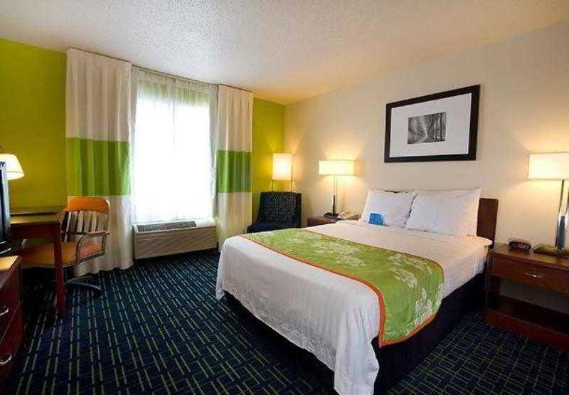 Fairfield Inn & Suites Траверс-Сити Экстерьер фото