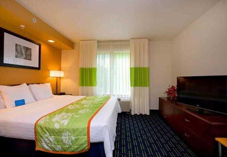 Fairfield Inn & Suites Траверс-Сити Экстерьер фото