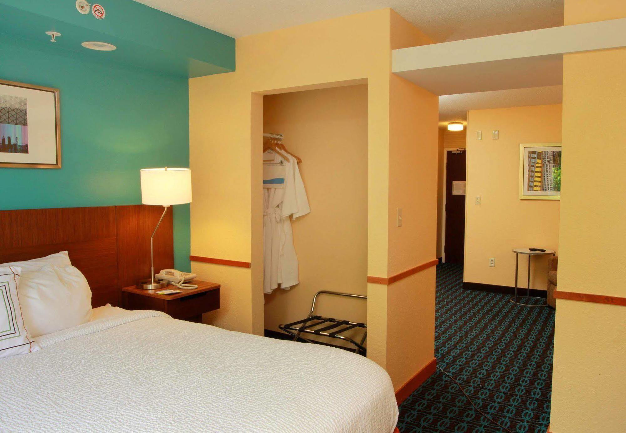 Fairfield Inn & Suites Траверс-Сити Экстерьер фото