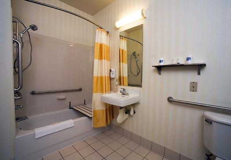 Fairfield Inn & Suites Траверс-Сити Экстерьер фото