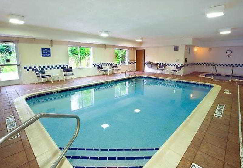 Fairfield Inn & Suites Траверс-Сити Экстерьер фото